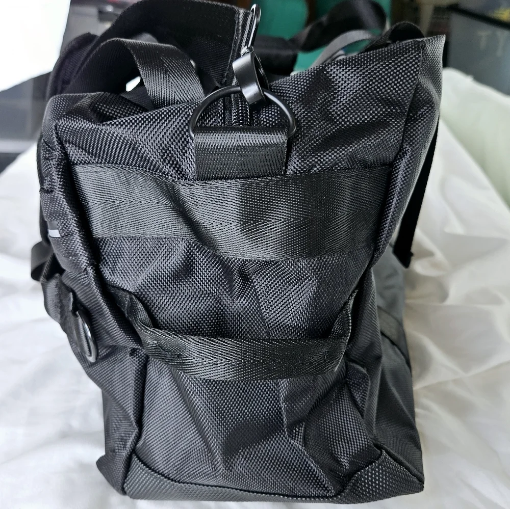 Oakley NWOT Utility Duffel bag 50L blackout hunting fishing hiking